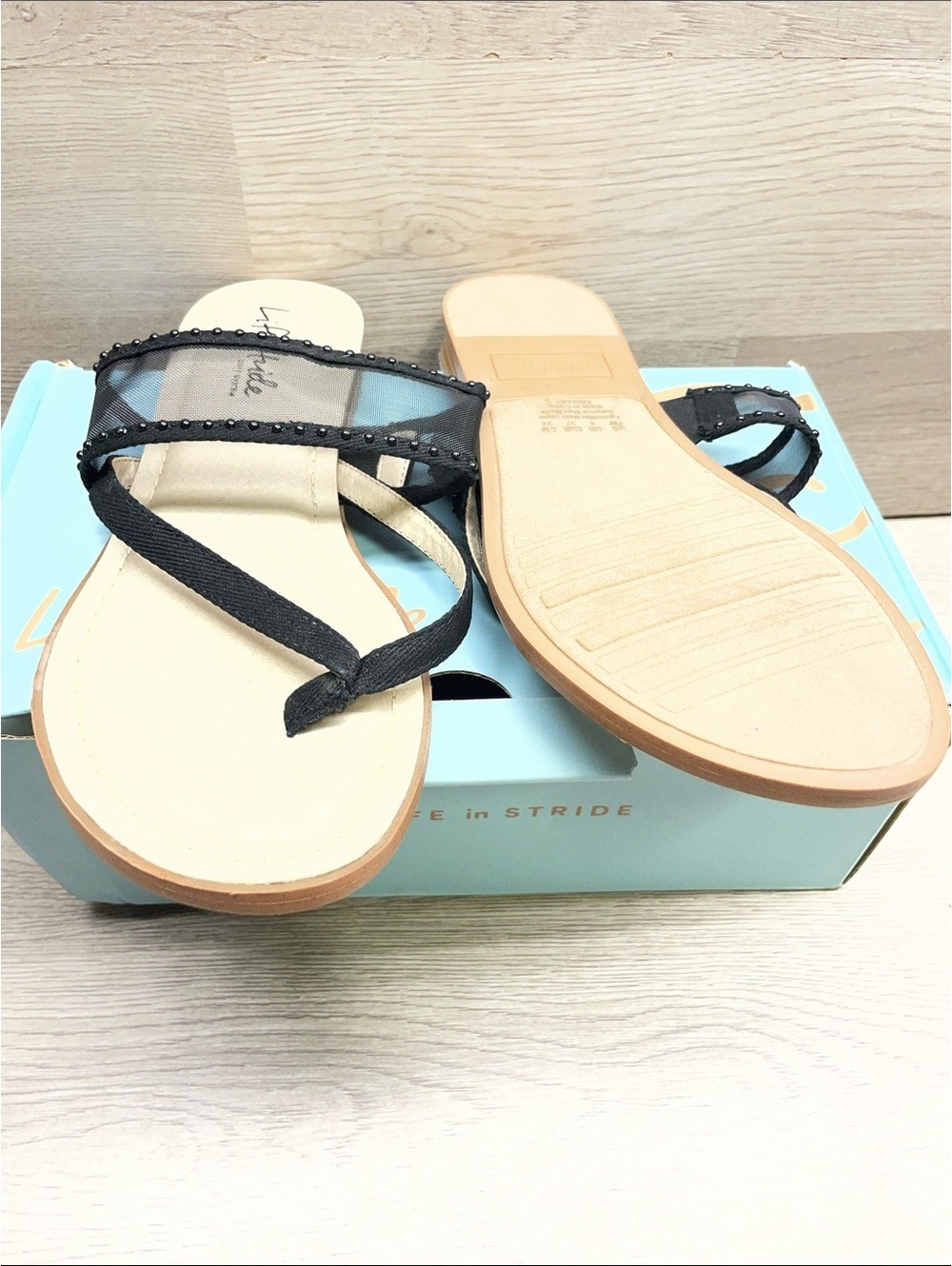 Life Stride Black Beaded Mesh Thong Sandals #237